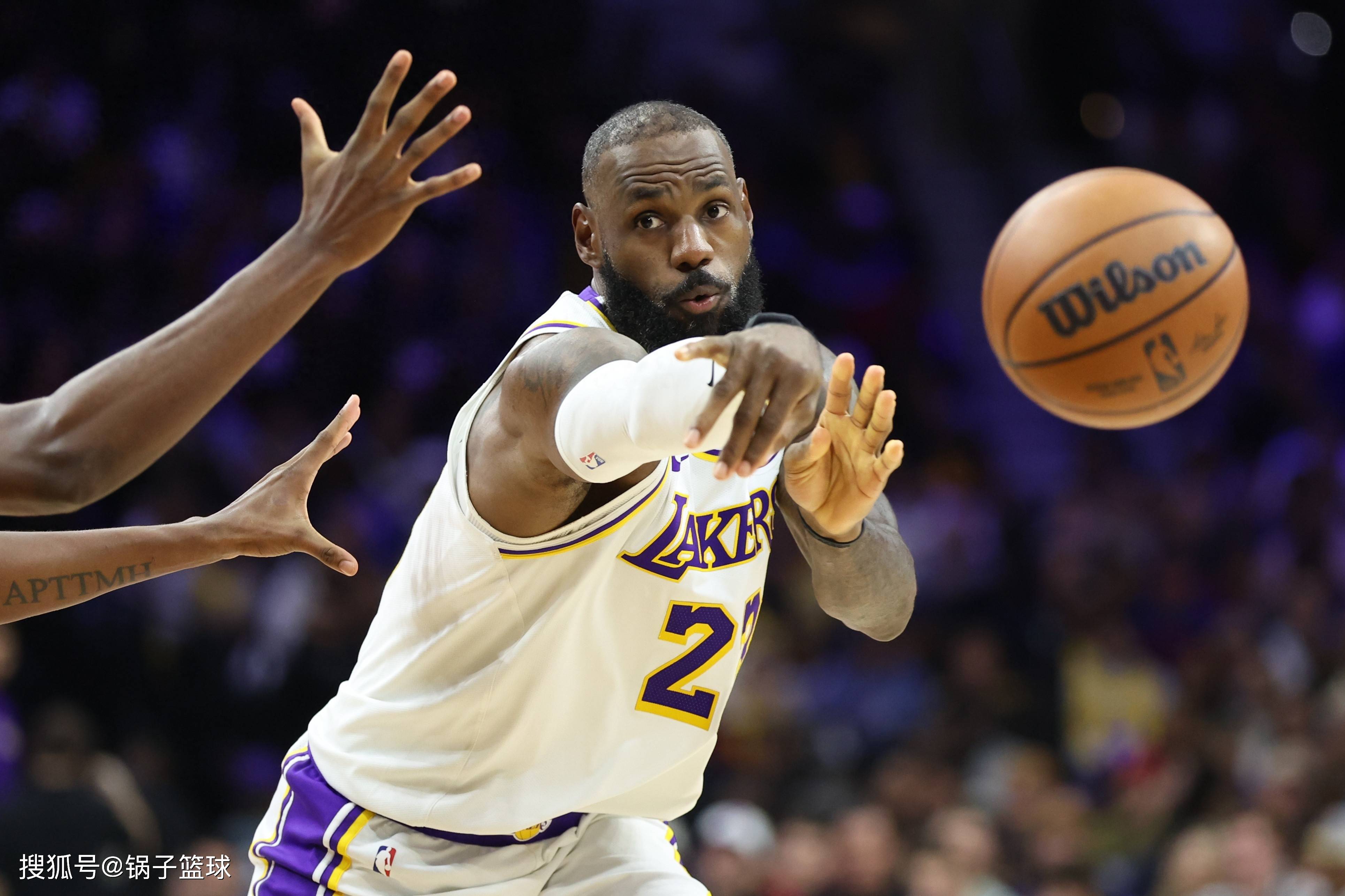 开云- 詹姆斯爆冷击败塞尔维亚队,绝杀引爆全场视频 