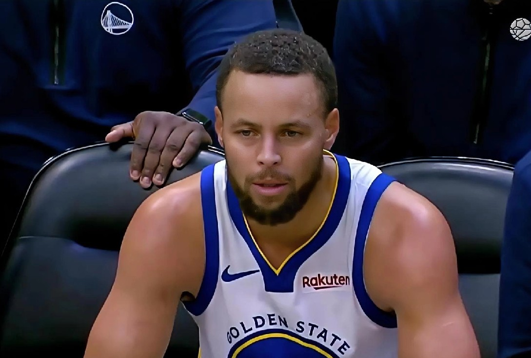 关于库里连续七场比赛得分超过突破纪录，法国队挑战极限！的信息